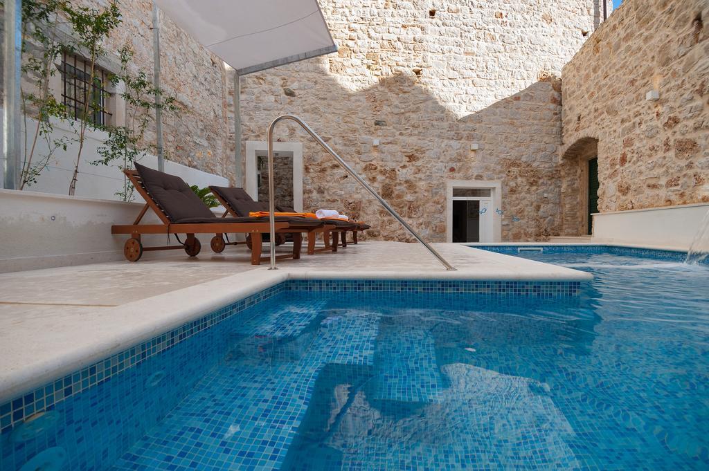 Villa Majestic With Heated Pool And Rooftop Terrace Bol Room photo